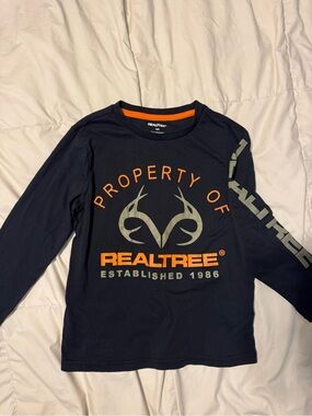 Realtree Long-Sleeve Graphic Tee in Navy with Orange Accents